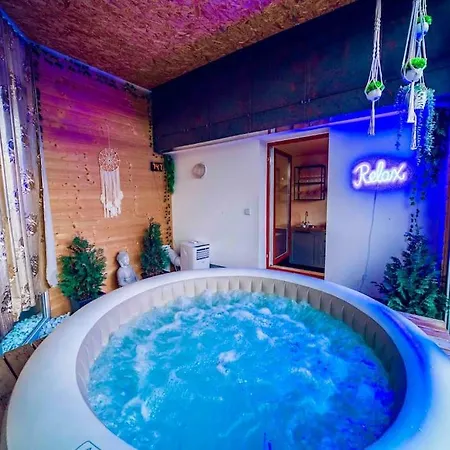 Lovely 3Bd - Rooftop - Jacuzzi&Sauna Prague Exterior photo