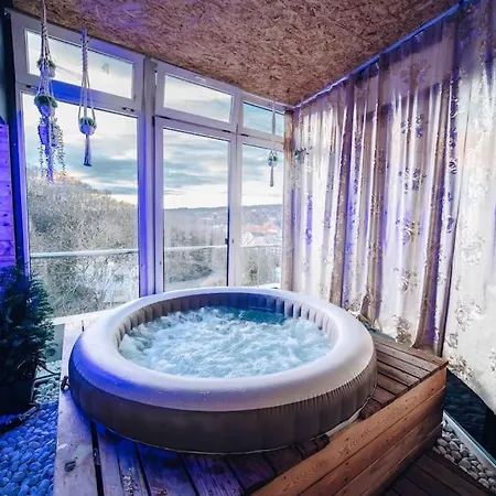 Lovely 3Bd - Rooftop - Jacuzzi&Sauna Prague Exterior photo