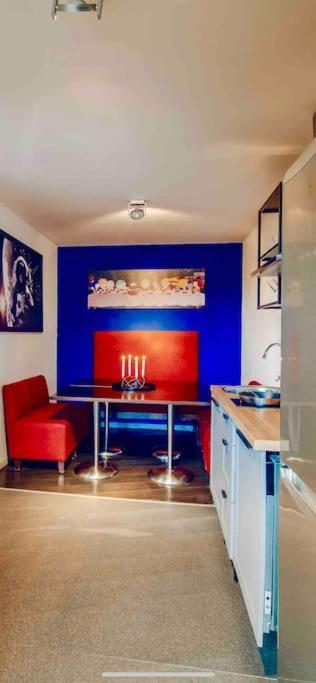 Апартаменты Lovely 3bd - Rooftop - Jacuzzi&sauna *