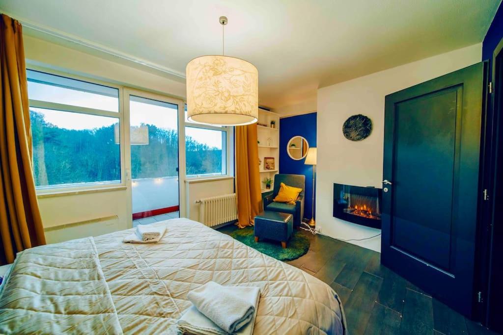 Апартаменты Lovely 3bd - Rooftop - Jacuzzi&sauna