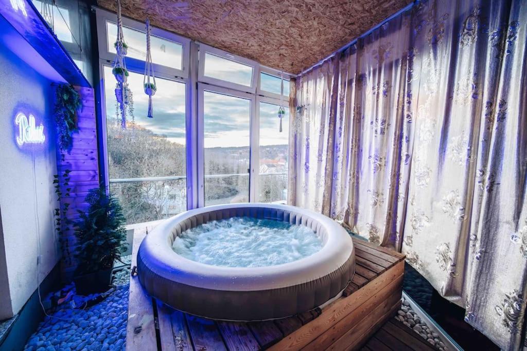 Апартаменты Lovely 3bd - Rooftop - Jacuzzi&sauna