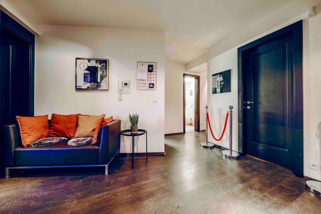 Апартаменты Lovely 3bd - Rooftop - Jacuzzi&sauna